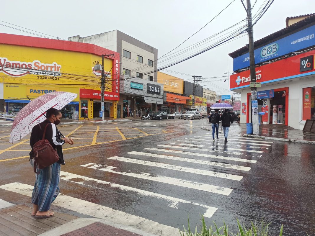 Chuvas fortes interditam vias na Serra, confira