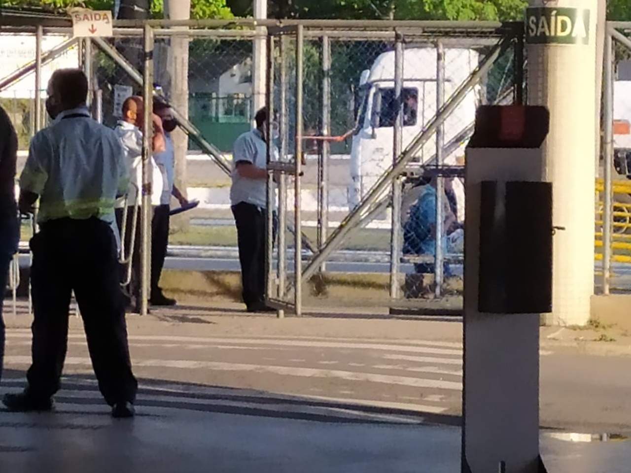 Em terceiro dia de protesto, rodoviários liberam catracas em terminais do Transcol