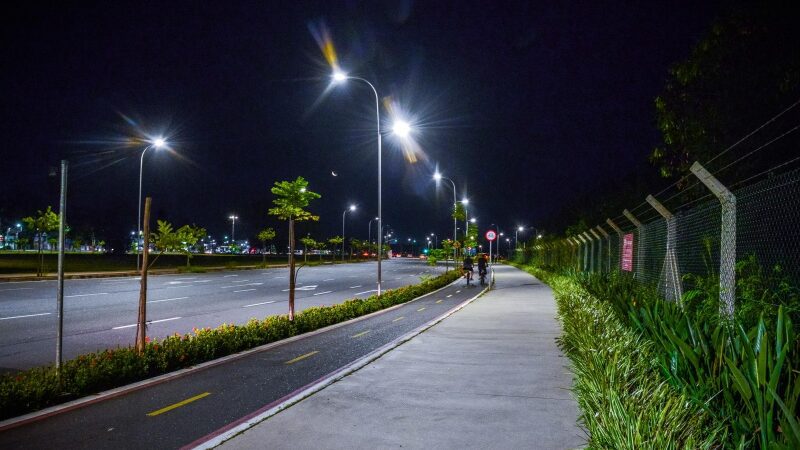 Iluminação pública: 41 bairros de Vitória recebem novas luminárias