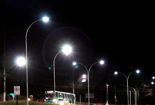Mais pontos de iluminação em bairros da Serra