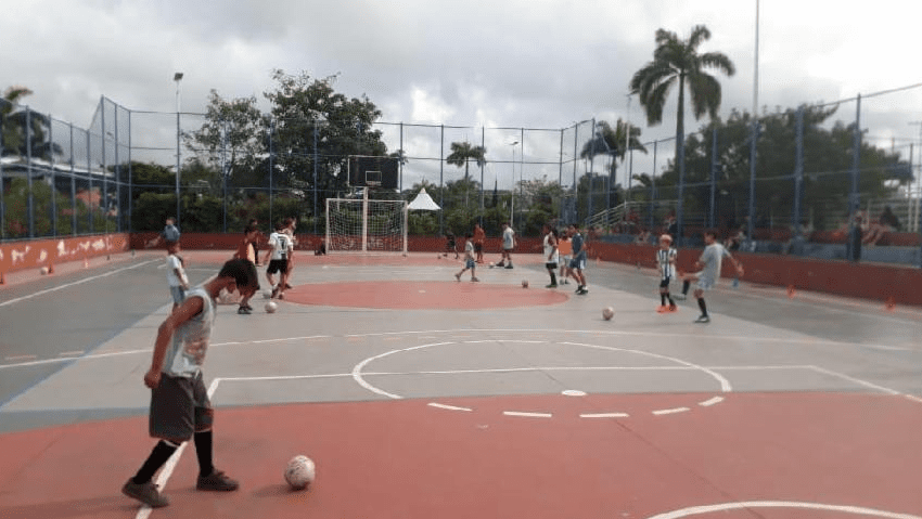 Práticas esportivas para crianças no Parque da Cidade
