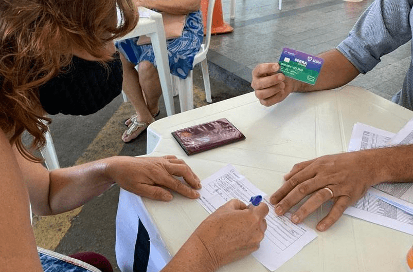 Secretaria de Assistência Social realiza ação para entrega dos cartões Serra Social