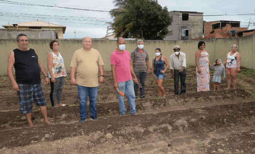 Prefeitura entrega horta comunitária em Balneário de Carapebus