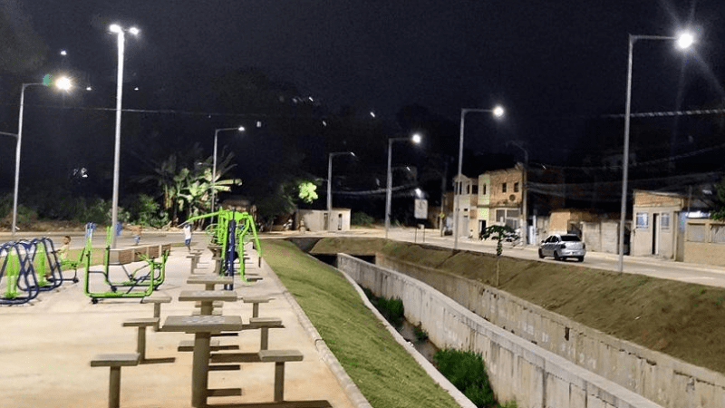 Avenida Munhuaçu, em Nova Carapina, recebe nova iluminação