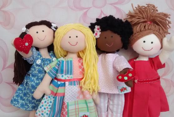 Prefeitura recolhe bonecas em caráter educativo em campanha contra a violência doméstica