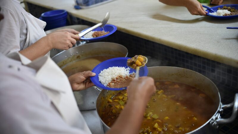 Prefeitura da Serra serve cinco mil refeições para alunos da rede municipal durante o recesso escolar