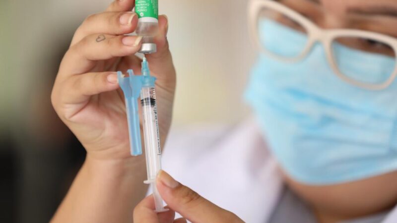 Vacinação sem agendamento em shopping da Serra no feriado