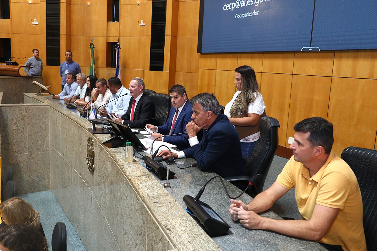 Moradores da Serra reclamam com Deputados sobre a qualidade da água
