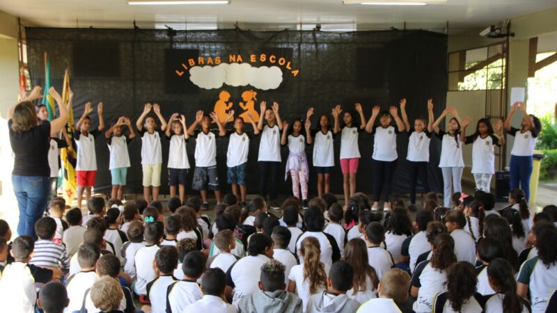 Escolas comemoram o Dia Nacional de Libras