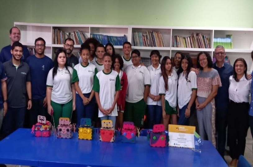 Aulas de robótica na Emef Aureníria Correa Pimentel tornam a matemática mais acessível aos alunos