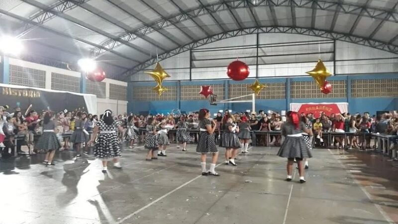 Escolas recebem famílias em festa e mostra cultural animada na Serra