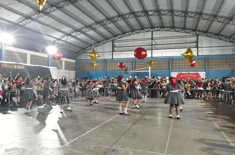 Escolas recebem famílias em festa e mostra cultural animada na Serra