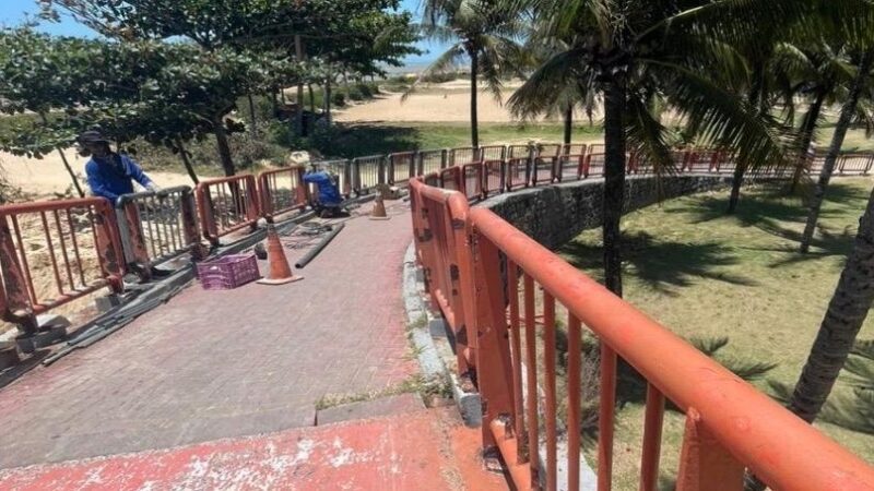 Melhorias em Jacaraípe: Passarela da Praça Encontro das Águas Passa por Reforma pela Secretaria de Obras