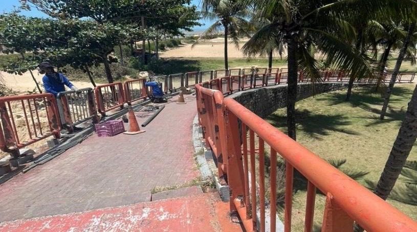 Melhorias em Jacaraípe: Passarela da Praça Encontro das Águas Passa por Reforma pela Secretaria de Obras