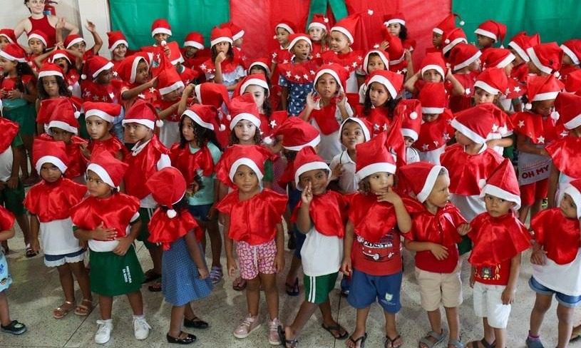 Distribuição de Presentes pelo “Papai Noel dos Correios” em CMEI e EMEF na Serra