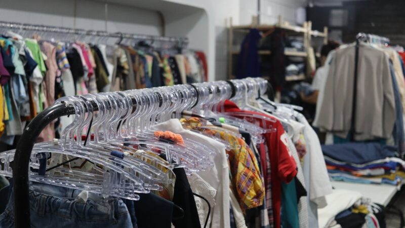 Bazar em Laranjeiras terá roupas masculinas, femininas e para crianças a R$ 5