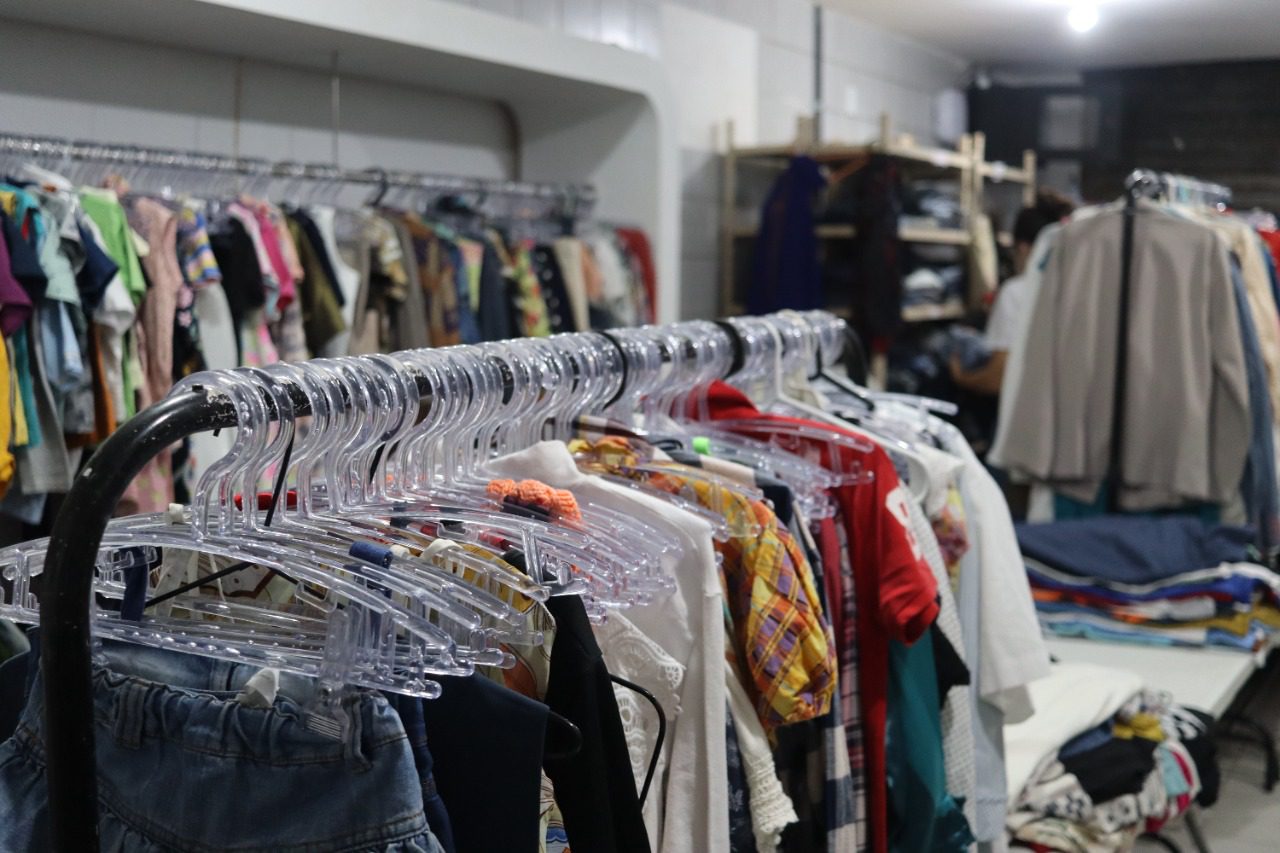 Bazar em Laranjeiras terá roupas masculinas, femininas e para crianças a R$ 5