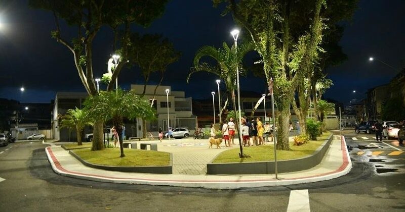 Transformação Urbana: Revitalização Renova Praças e Calçadão em André Carloni