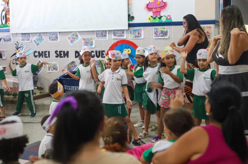 Combate à dengue com visitas de educação em saúde nas escolas