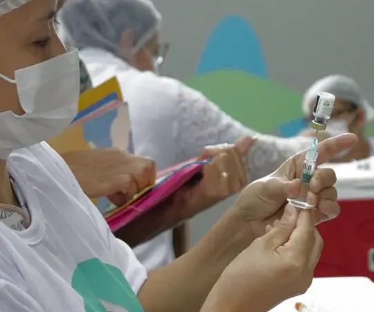 Serra abre hoje (29) mais vagas para vacinas contra a dengue e influenza