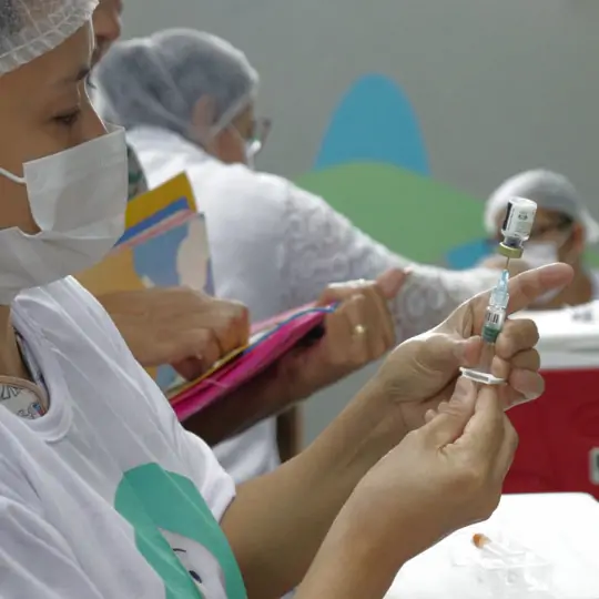 Serra abre hoje (29) mais vagas para vacinas contra a dengue e influenza