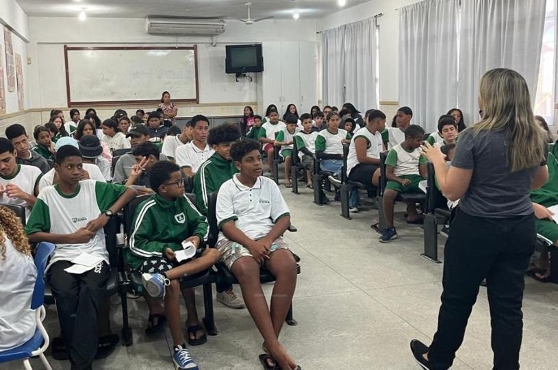 Conexão Positiva: Projeto leva palestras contra bullying para escolas da serra