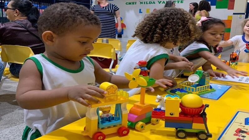 Crianças do CMEI Nilda Vanette Aprendem Princípios da Robótica Lego