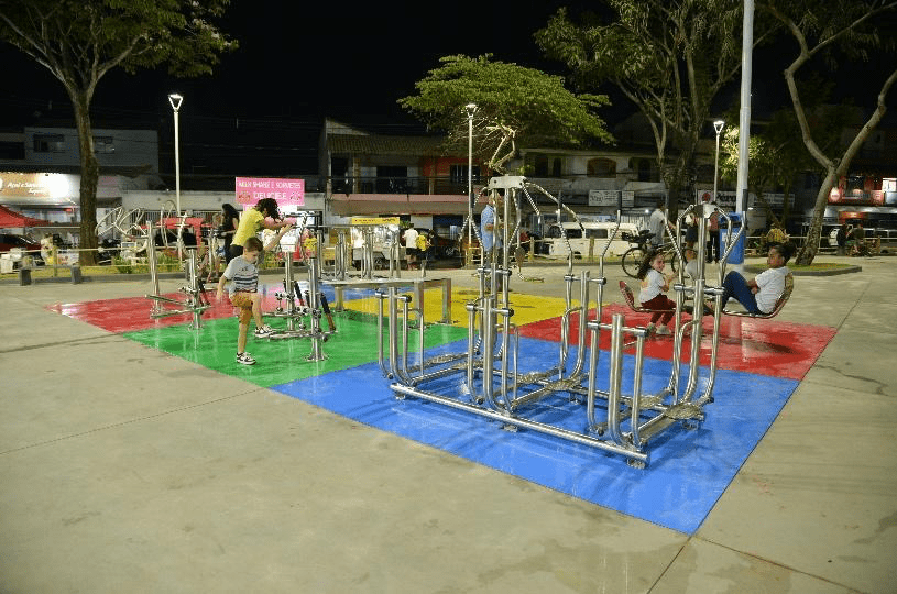 Inauguração da Praça dos Girassóis traz novo equipamento público para multidões