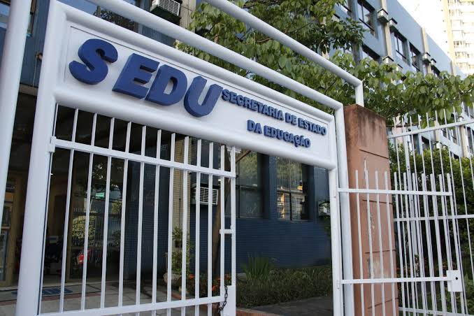 Secretaria de Educação Anuncia Concurso com 1.000 Vagas e Salários de R$ 5.537