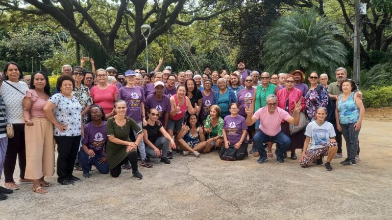 Aposentados Participam de Atividades Físicas em Parques da Serra através de Projeto